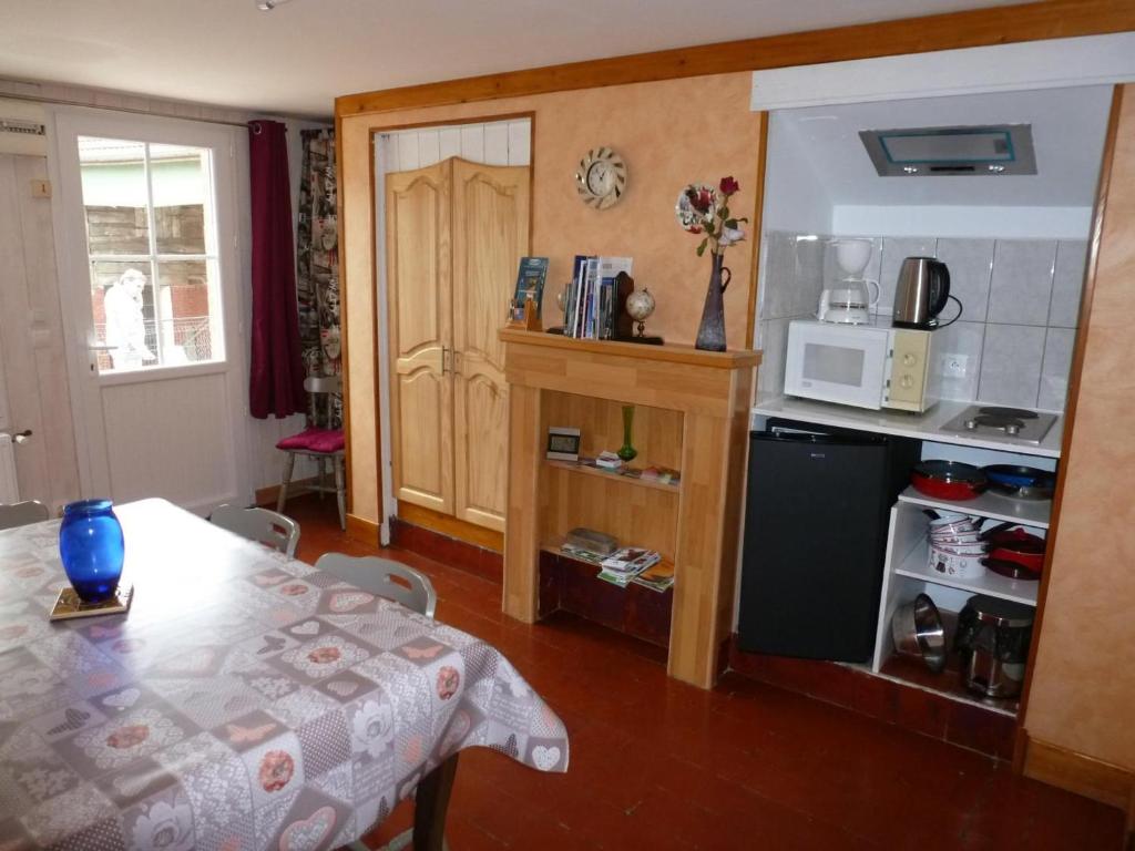 Gîte Fiefs, 3 pièces, 4 personnes - FR-1-376-47 photo 4