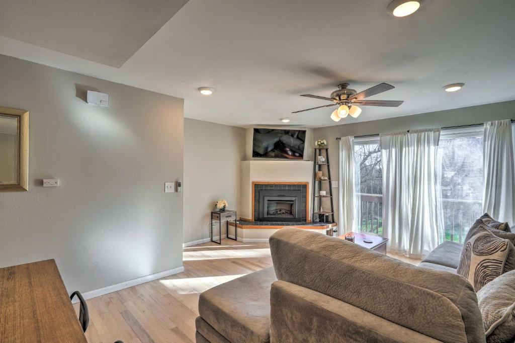 Lovely Iowa City Townhome about 3 Mi to Dtwn! photo 3