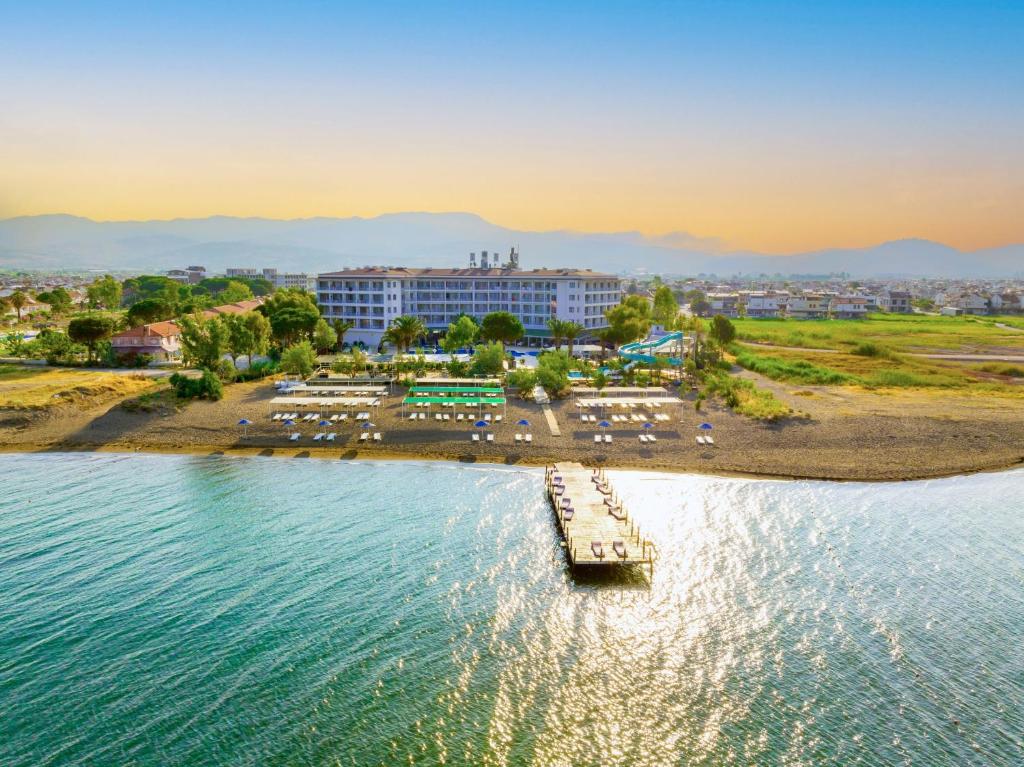 Le Monde Beach Resort & Spa - All inclusive - Tap to explore photos