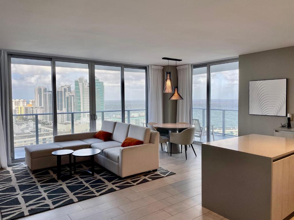 Hyde Beach House Lux Apartment image