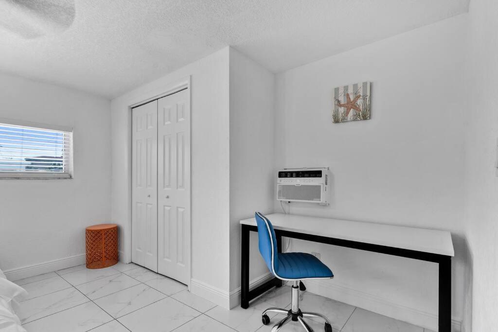 4BR House, Heated Pool 5 mins to Beach Game Room photo 1