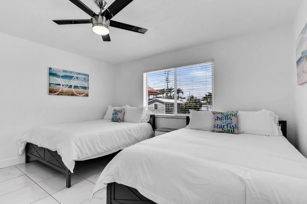 4BR House, Heated Pool 5 mins to Beach Game Room photo 3