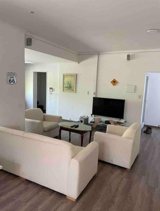 Muy amplio Piso cerca de Aristides 24hs cn parilla photo 1