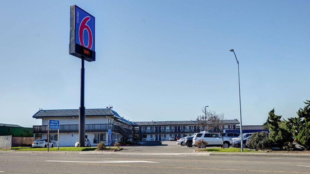 Motel 6 Eureka, CA – Redwood Coast image