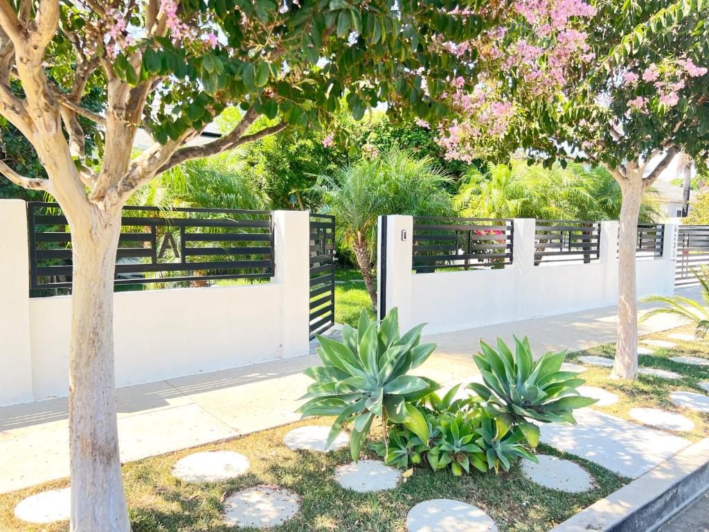 NoHo Luxury Oasis I saltwater pool-spa I sleeps up to 8 I 15 mins from Hollywood photo 4