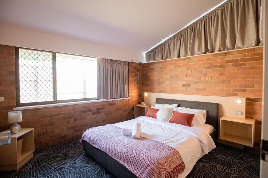 Bribie Island Hotel - Tap to explore photos