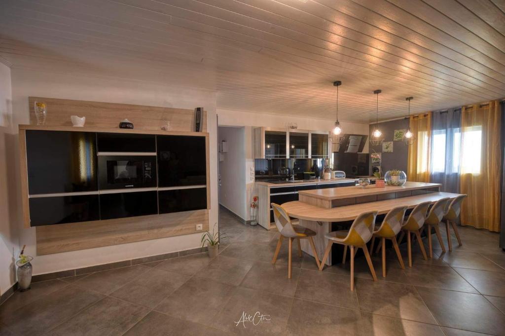 HAUT DE VILLA avec piscine chez JP photo 3