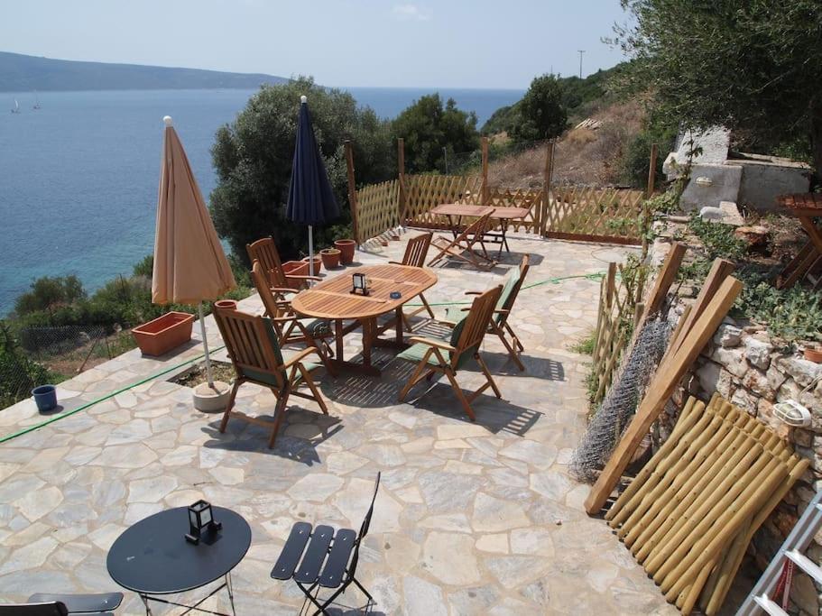 Villa with breathtaking views and private beach photo 1