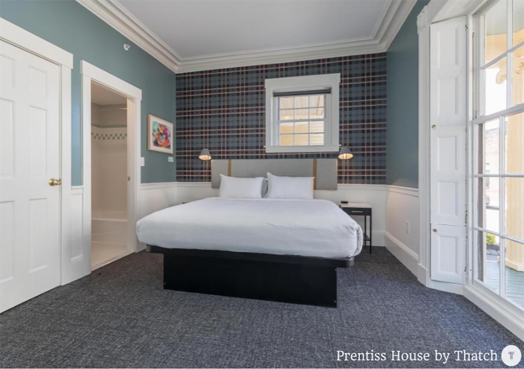 Prentiss House by Thatch photo 2