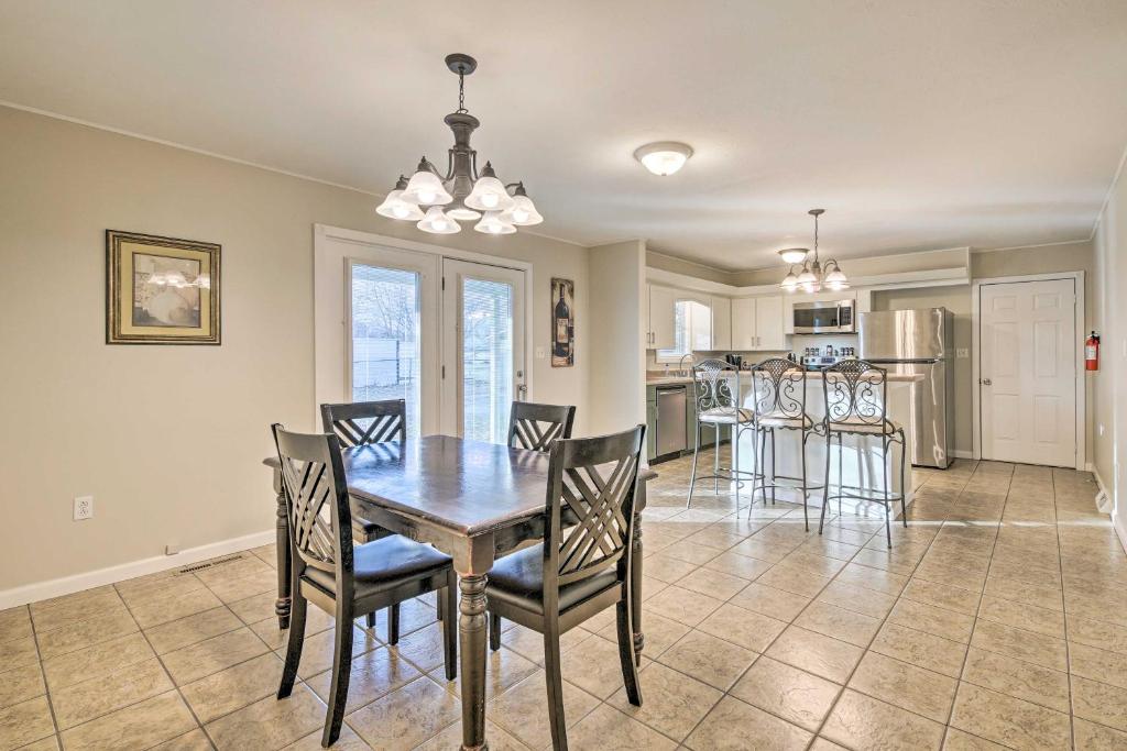 Inviting Ozark Home about 31 Mi to Branson! photo 1
