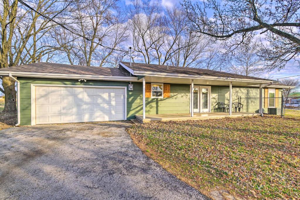 Inviting Ozark Home about 31 Mi to Branson! photo 2