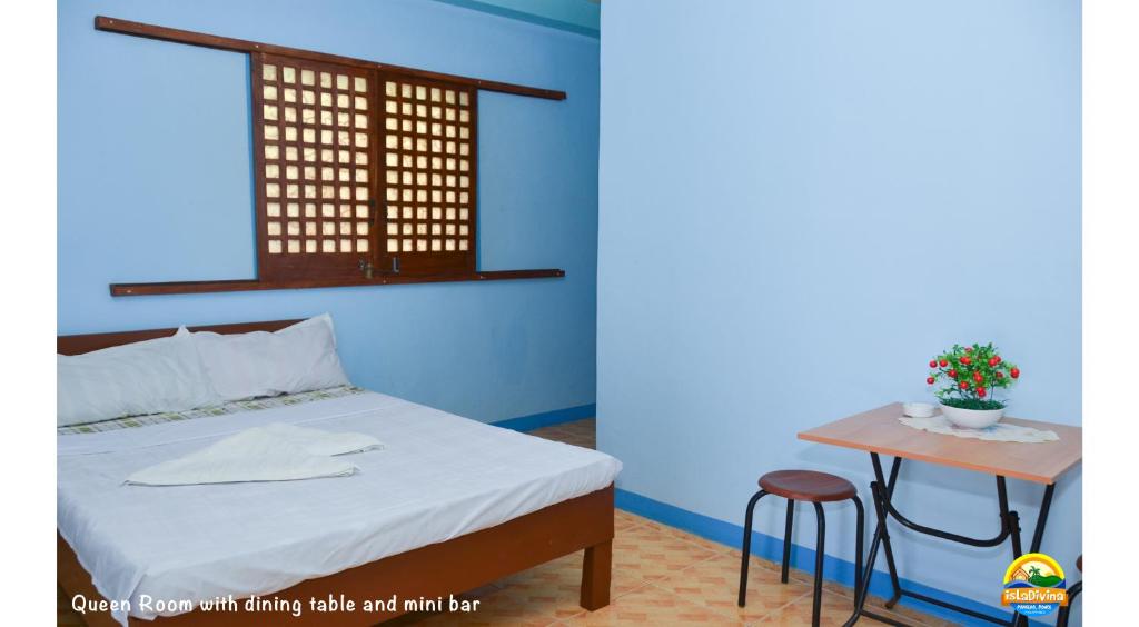 Двухместный (Двухместный номер Делюкс с 1 кроватью и балконом), Isla Divina Inn