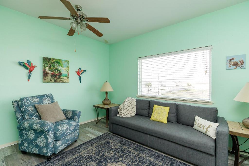 Corpus Christi-Padre Island condo is walking distance to beach by Mustang Island, Sleeps Four, 2024 Traveler Award photo 2