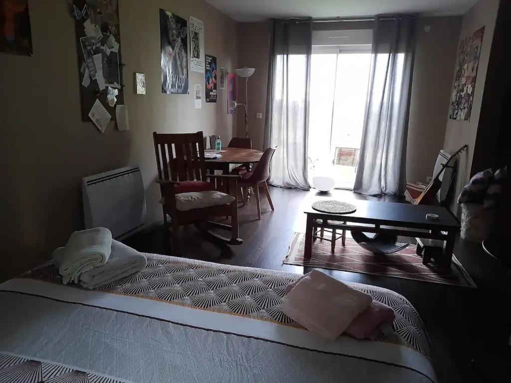 Gîte Courgenard, 1 pièce, 2 personnes - FR-1-410-338 photo 3