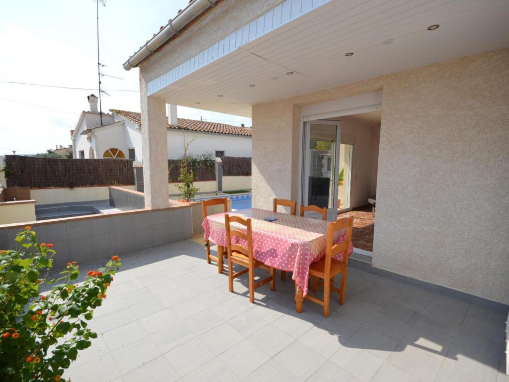 Casa Sant Miquel de Fluvià, 4 dormitorios, 10 personas - ES-89-91 photo 3