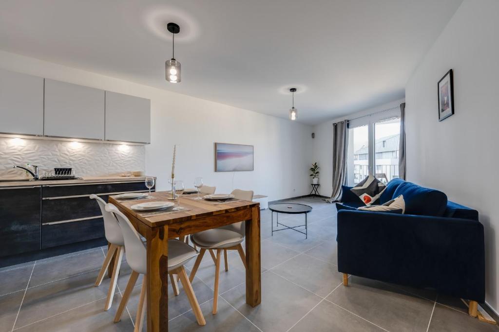 Le Paradis - Beautiful T2 ideally located with garage photo 1