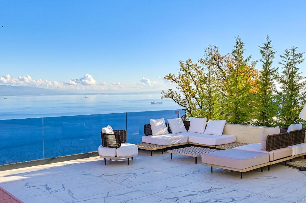 Villa Naya with Heated Pool and Hot Tub photo 4