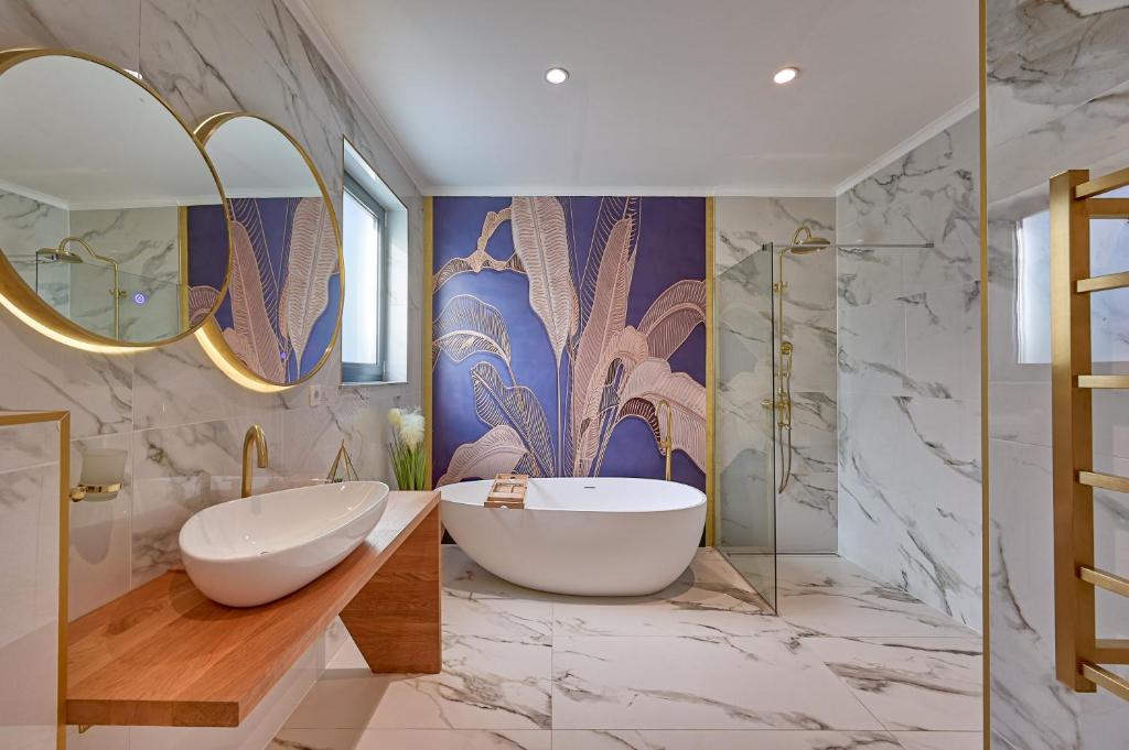 Villa Naya with Heated Pool and Hot Tub photo 2