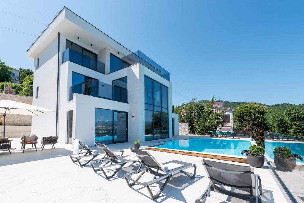 Villa Naya with Heated Pool and Hot Tub photo 1