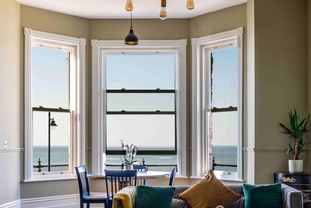 Stylish Escape - Beautiful Coastal Luxury with Sweeping Panoramic Ocean Views - Tap to explore photos