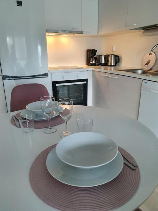 Cosy and quiet 1 br apartment - 7 min airport photo 3