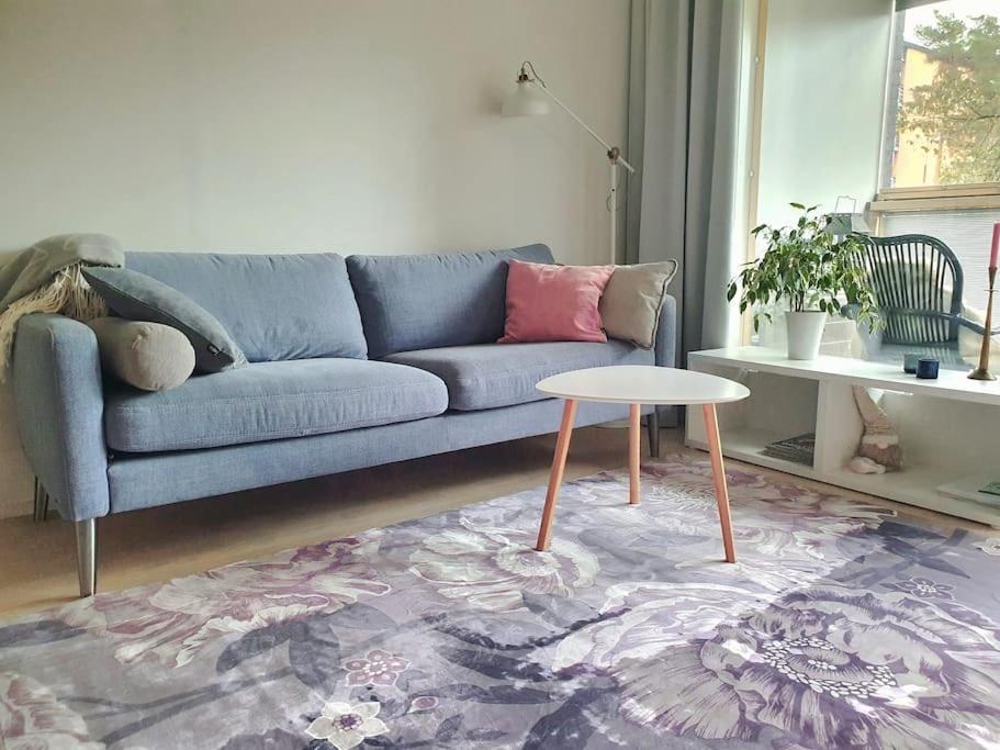 Cosy and quiet 1 br apartment - 7 min airport photo 2