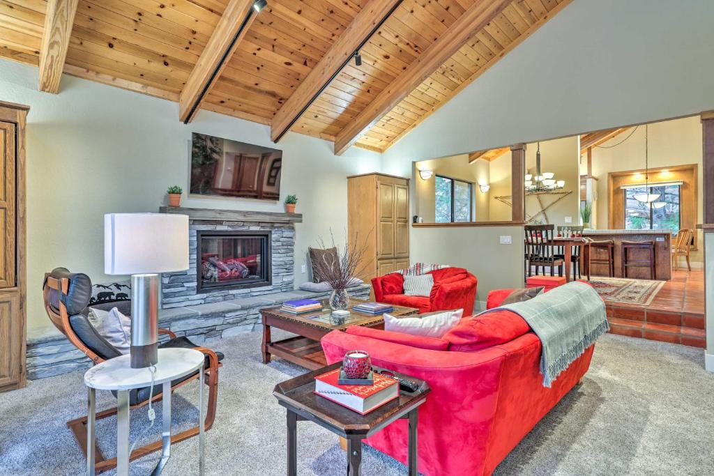 Peaceful Starry Pines Cabin with Deck and Views! photo 3