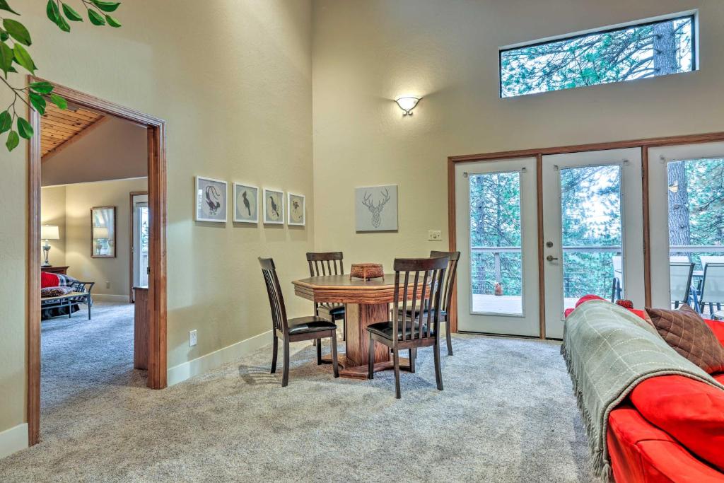 Peaceful Starry Pines Cabin with Deck and Views! photo 4