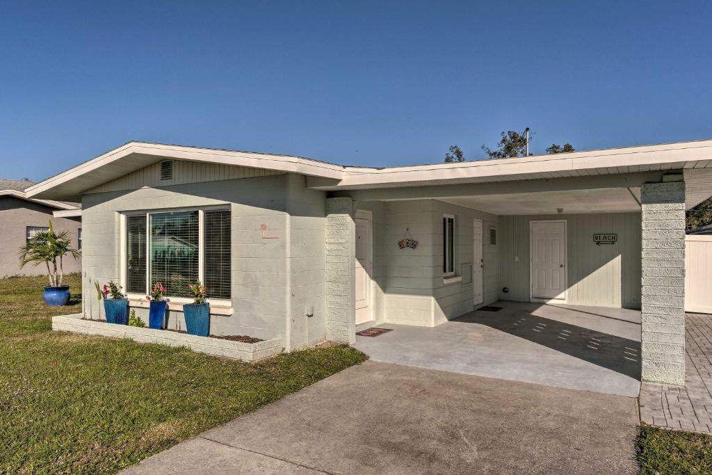 Venice Home with Fire Pit and Grill 2 Mi to Beach! photo 1