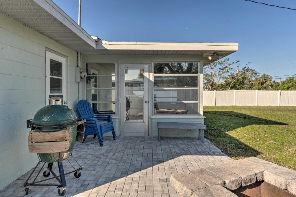 Venice Home with Fire Pit and Grill 2 Mi to Beach! photo 2