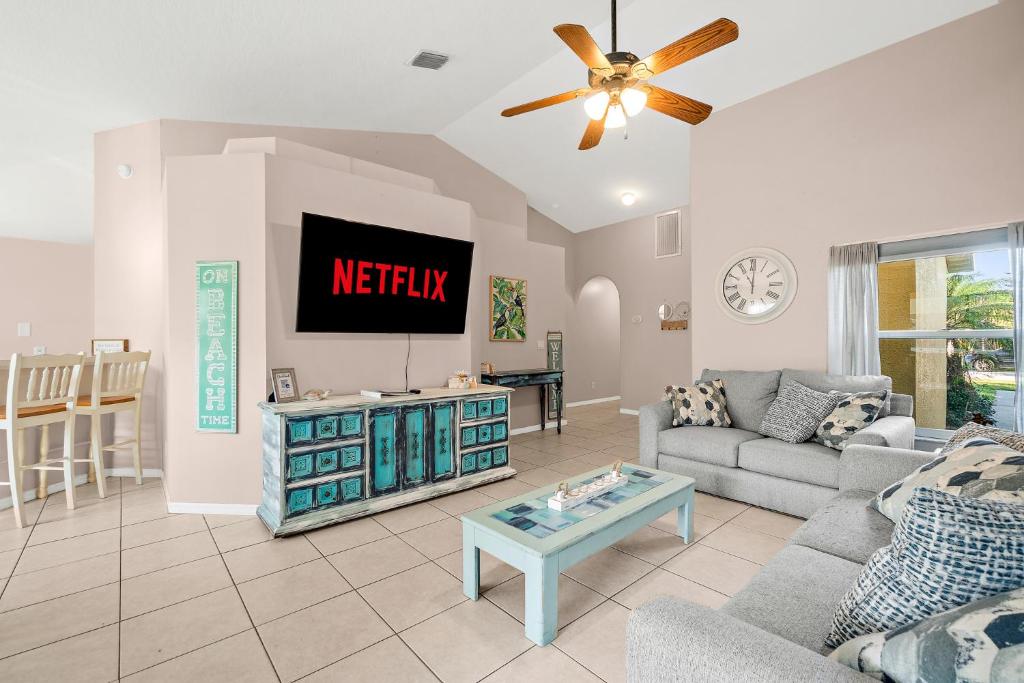 Sunset Serenity - 3BR Beach Townhome with outdoor patio - NEW HOT TUB, Steps to Ocean Fun!