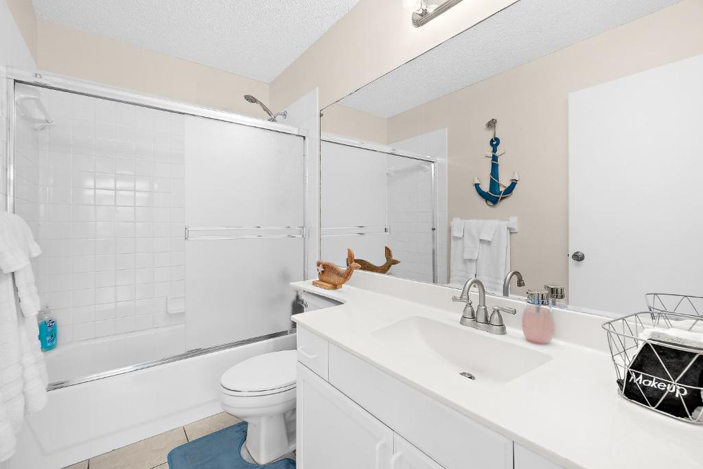 Serene Seaside Retreat - Dog friendly - 2BR Townhouse with Heated Pool Steps to Paradise Beach! photo 4