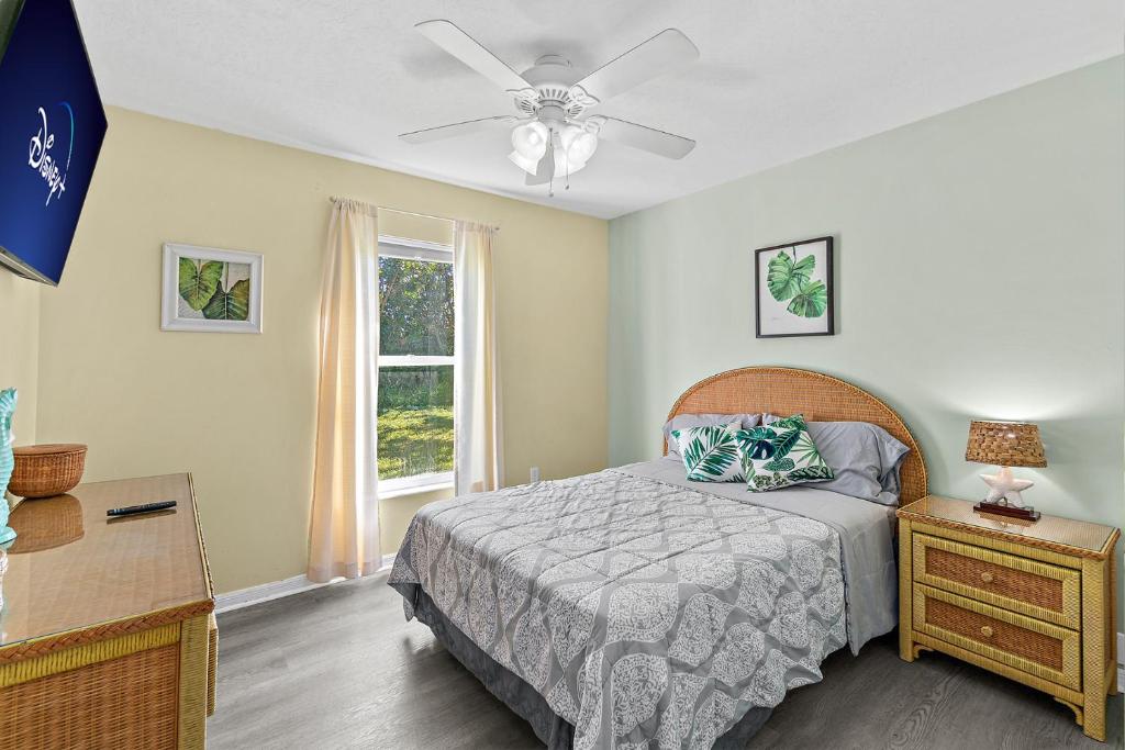 Surfside Paradise Retreat - 3BR and 2BA Duplex, Grill, DOG FRIENDLY - Close to the Beach! photo 3