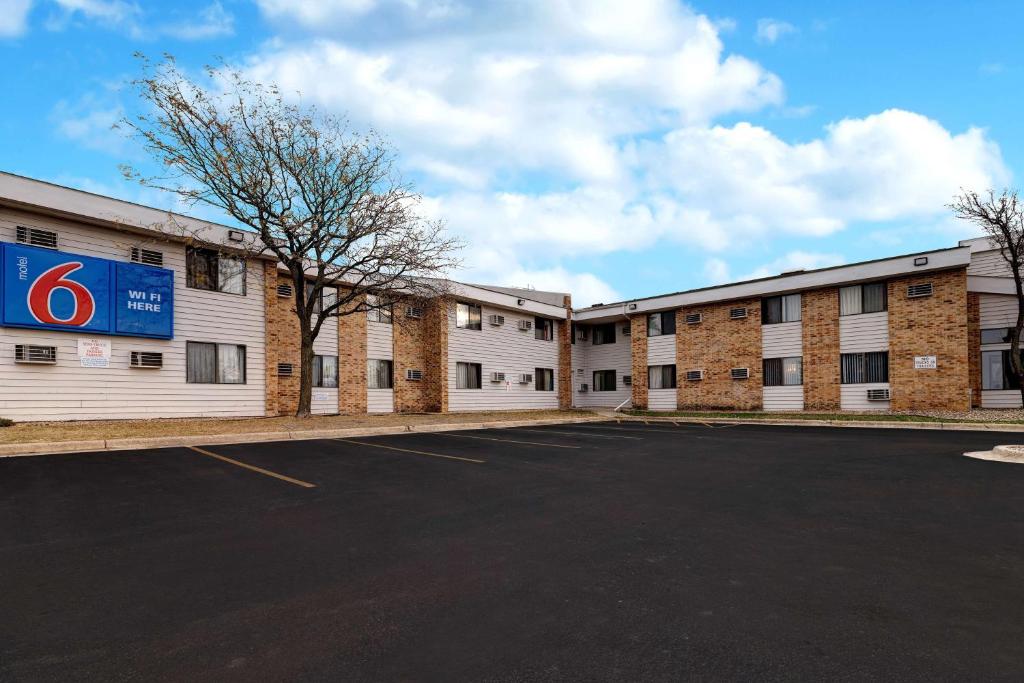 Motel 6-Lakeville, MN - South - Lakeville photo 1