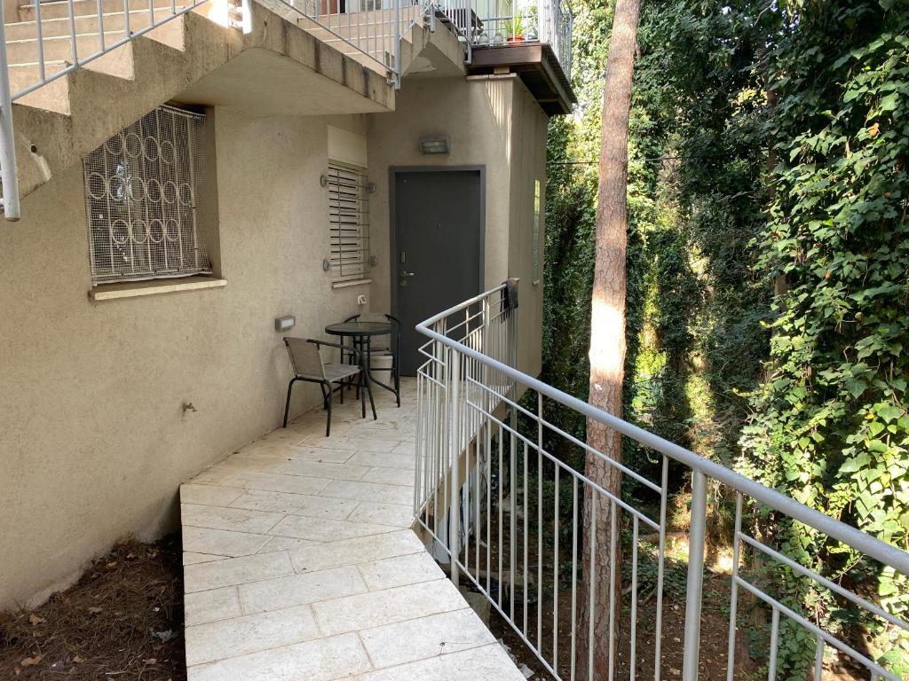 Carmel Boutique Apartments - Urban Forest photo 3