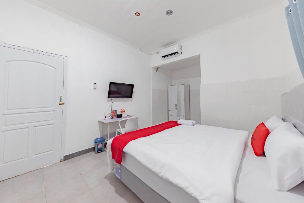 RedDoorz Syariah near Alun Alun Ciledug Cirebon photo 1