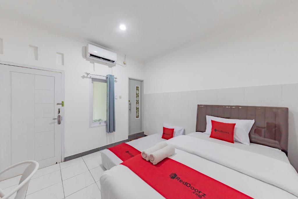 RedDoorz Syariah near Alun Alun Ciledug Cirebon photo 2