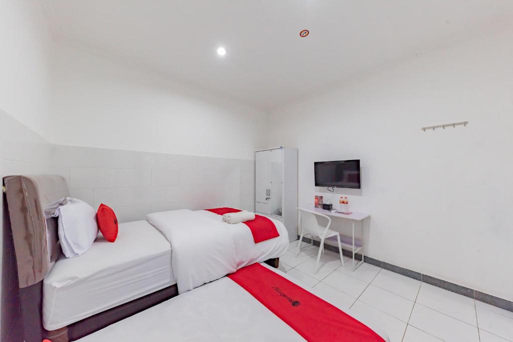 RedDoorz Syariah near Alun Alun Ciledug Cirebon photo 3
