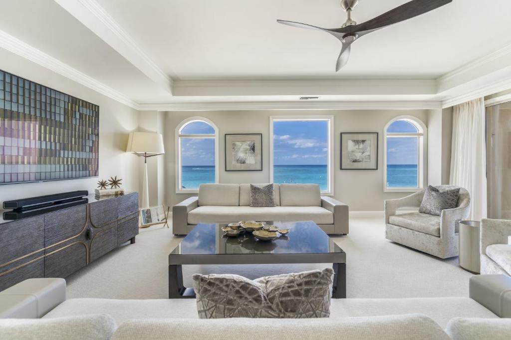 Luxurious Condo with Private Ocean Views Directly on Seven Mile Beach condo