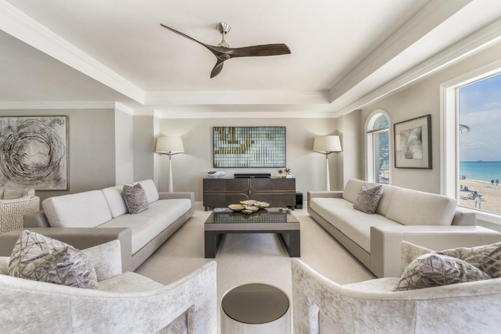 Luxurious Condo with Private Ocean Views Directly on Seven Mile Beach condo photo 3