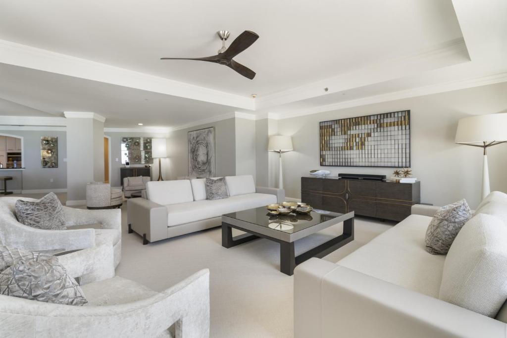 Luxurious Condo with Private Ocean Views Directly on Seven Mile Beach condo photo 4