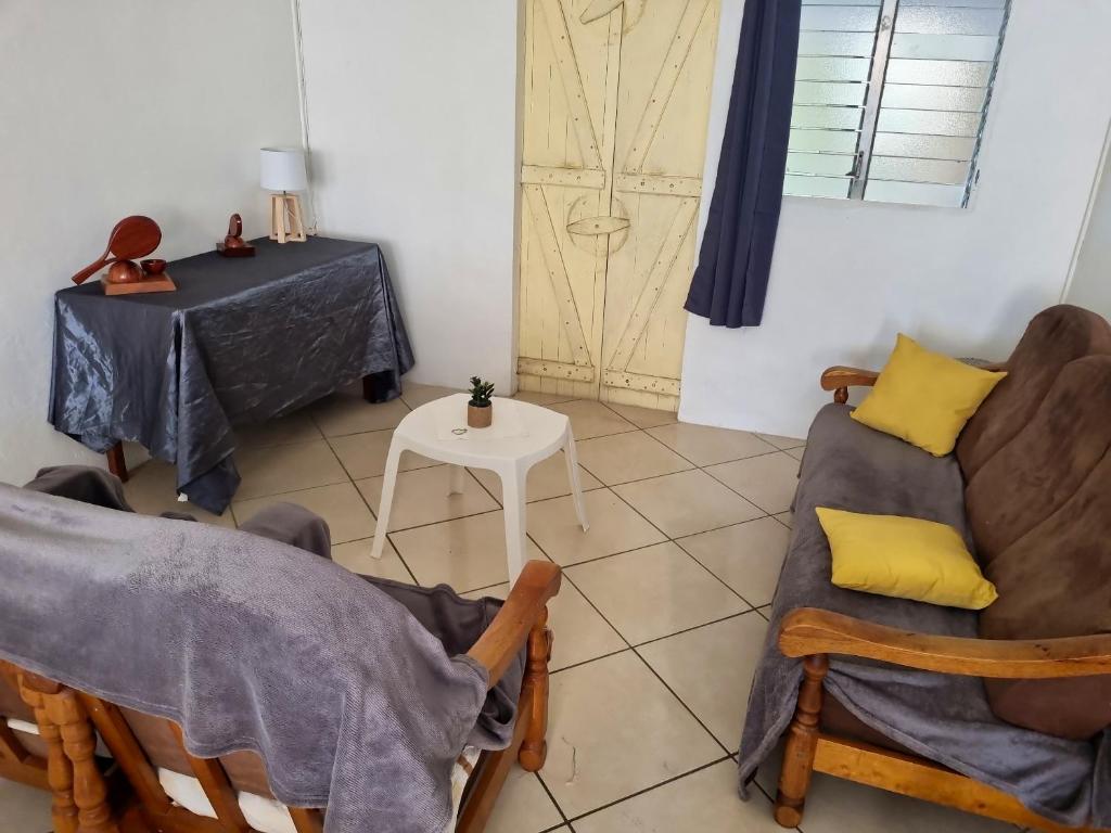 Maison de 2 chambres avec jardin clos et wifi a Le Robert a 1 km de la plage photo 3