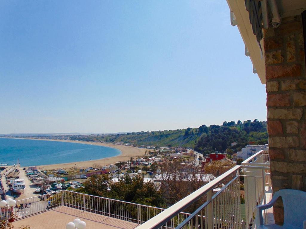N19 - Numana, prestigioso quadrilocale vista mare photo 1