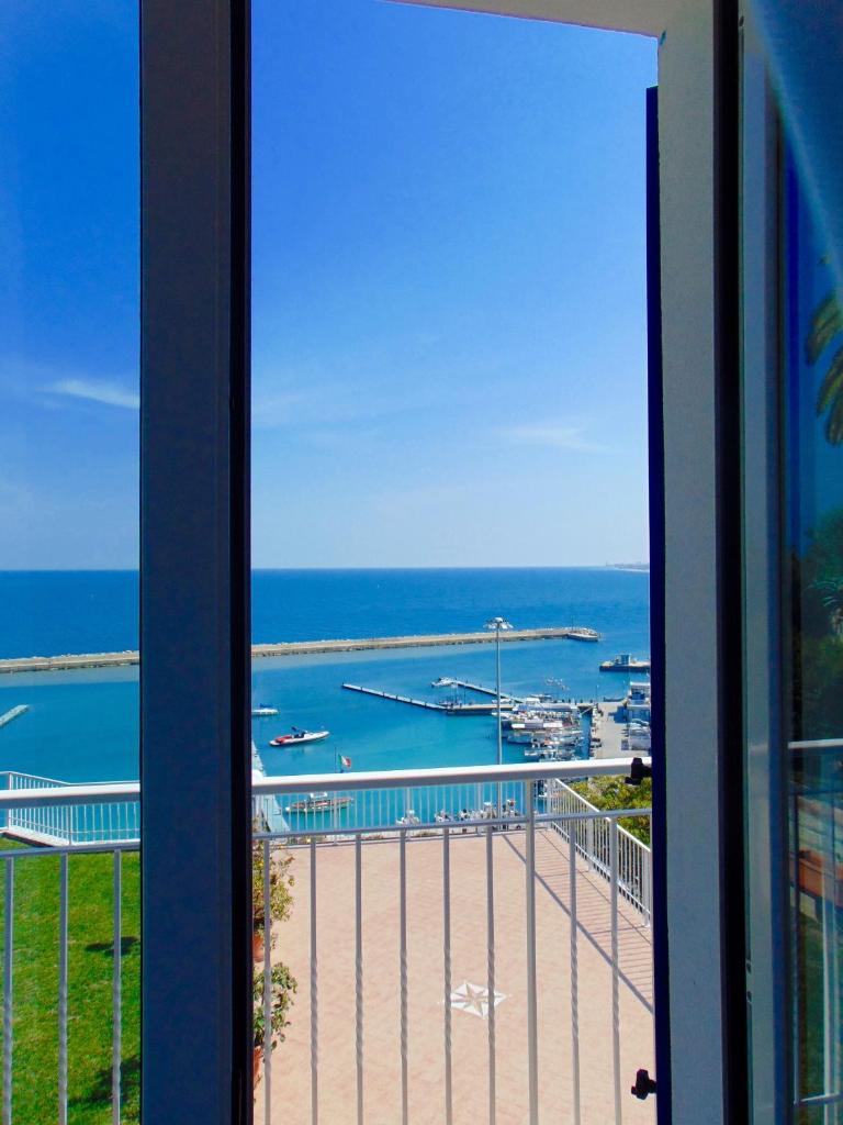 N19 - Numana, prestigioso quadrilocale vista mare photo 3