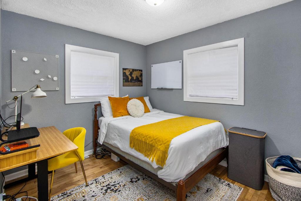 Boho cozy home, quiet, free parking (private room unless specified) photo 4