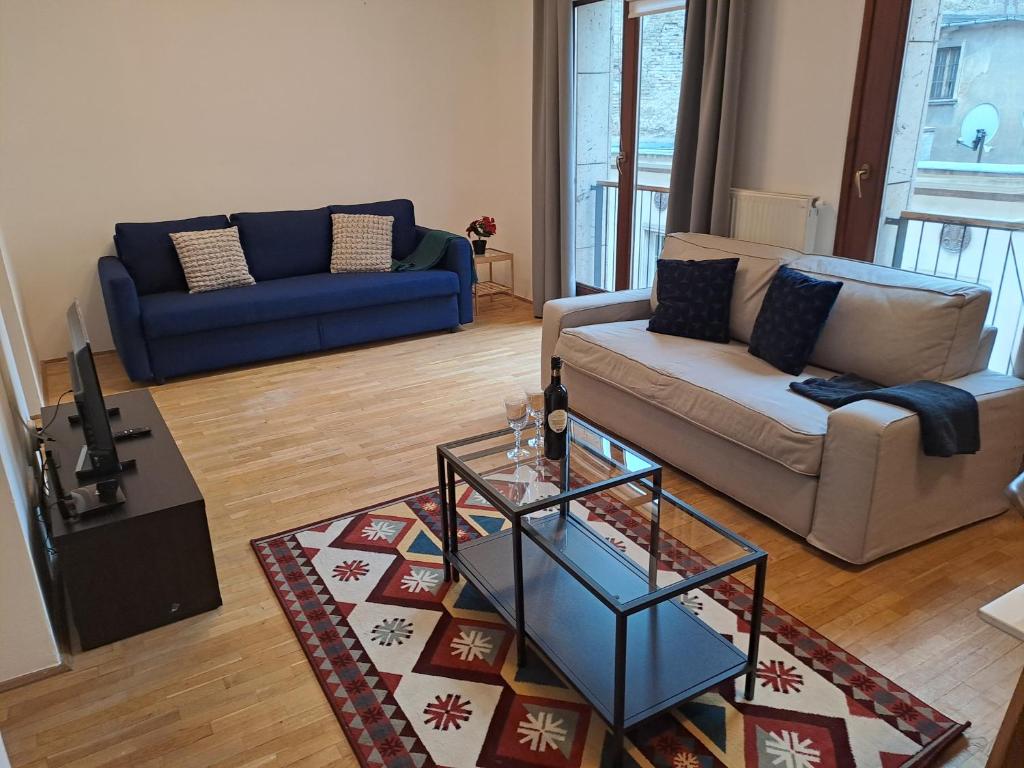 Szimpla Exclusive apartment - Tap to explore photos