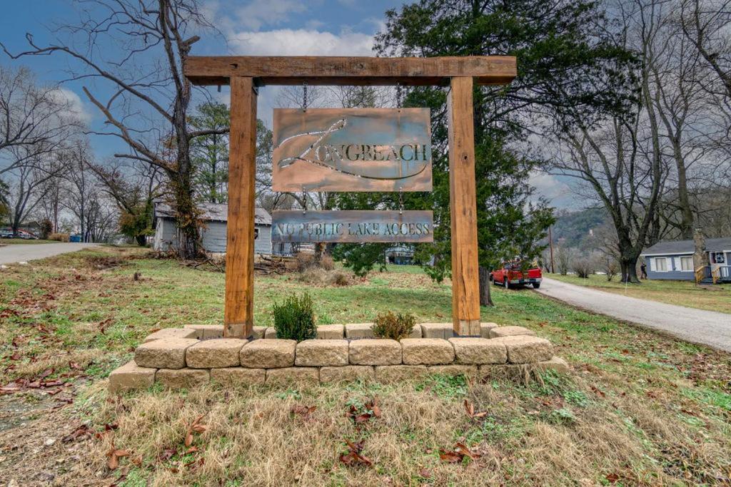 Cozy Lakefront Cottage Getaway Branson MO. photo 2