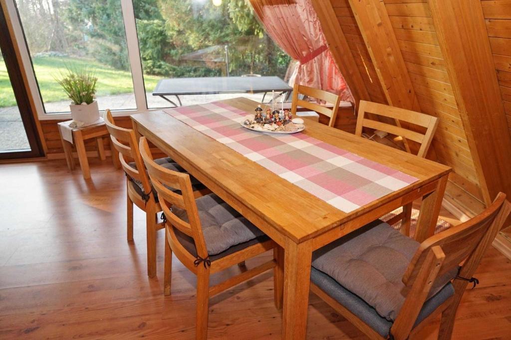 Zeltdachhaus mit grossem Grundstue photo 2
