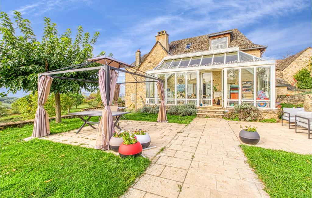 Amazing Home In Castelnau-d-mandailles With Outdoor Swimming Pool, Heated Swimming Pool And 1 Bedrooms