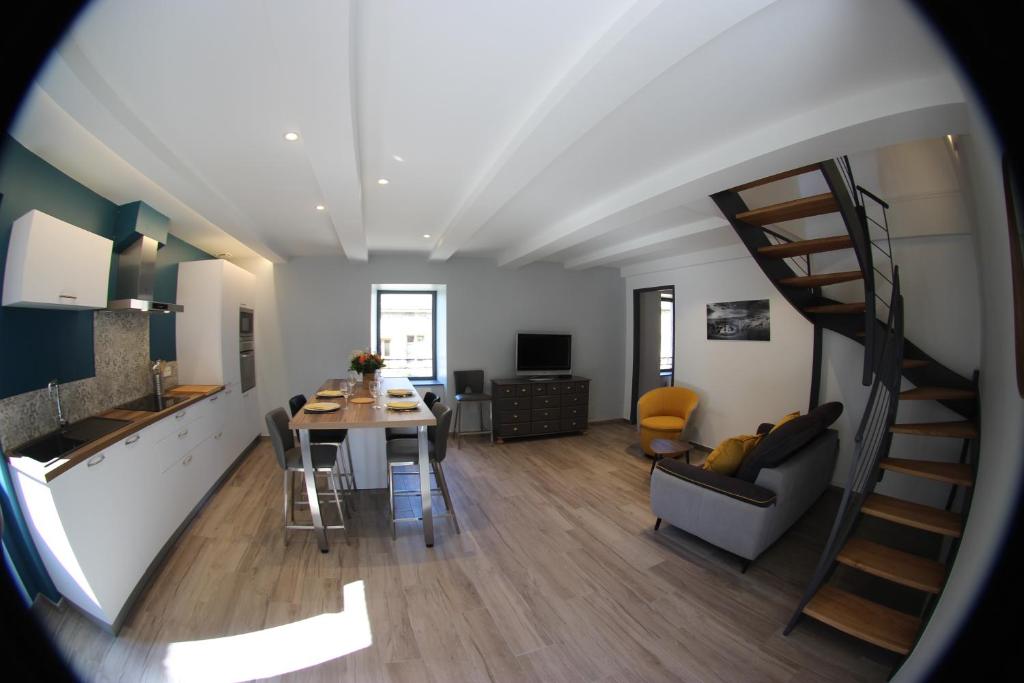 Gîte avec piscine intérieure photo 2